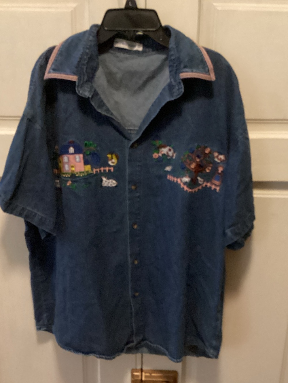 Aelfric Eden Blue Denim Short-Sleeve Button-Down Shirt with Embroidered Scene